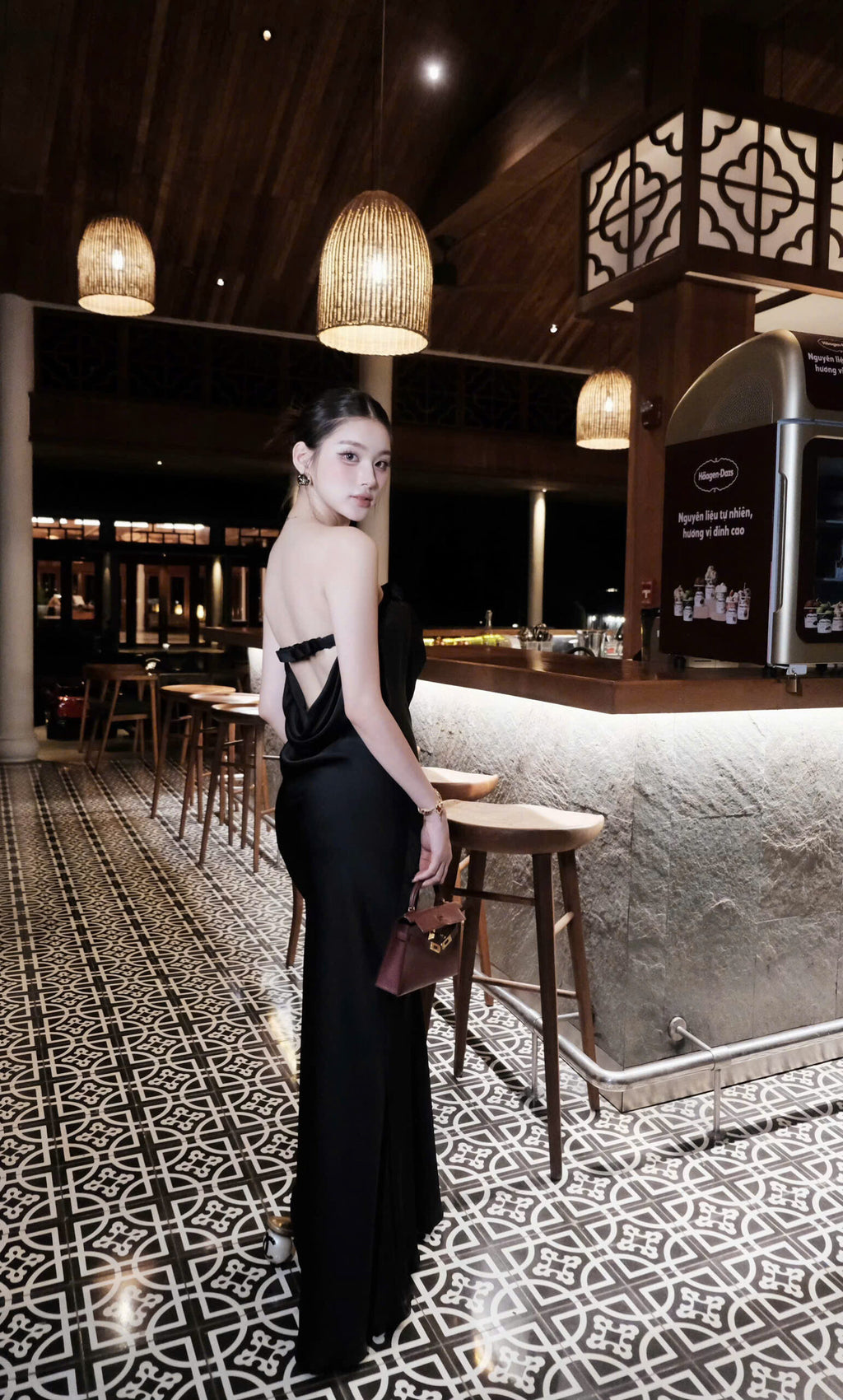 Noir Éclipse Dress